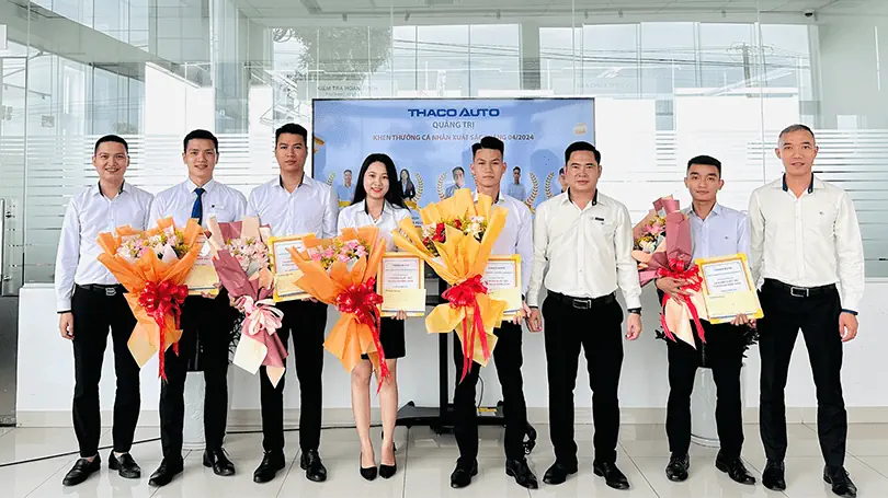 Lễ chào cờ tháng 5: THACO AUTO Quảng Trị vinh danh cá nhân có thành tích xuất sắc